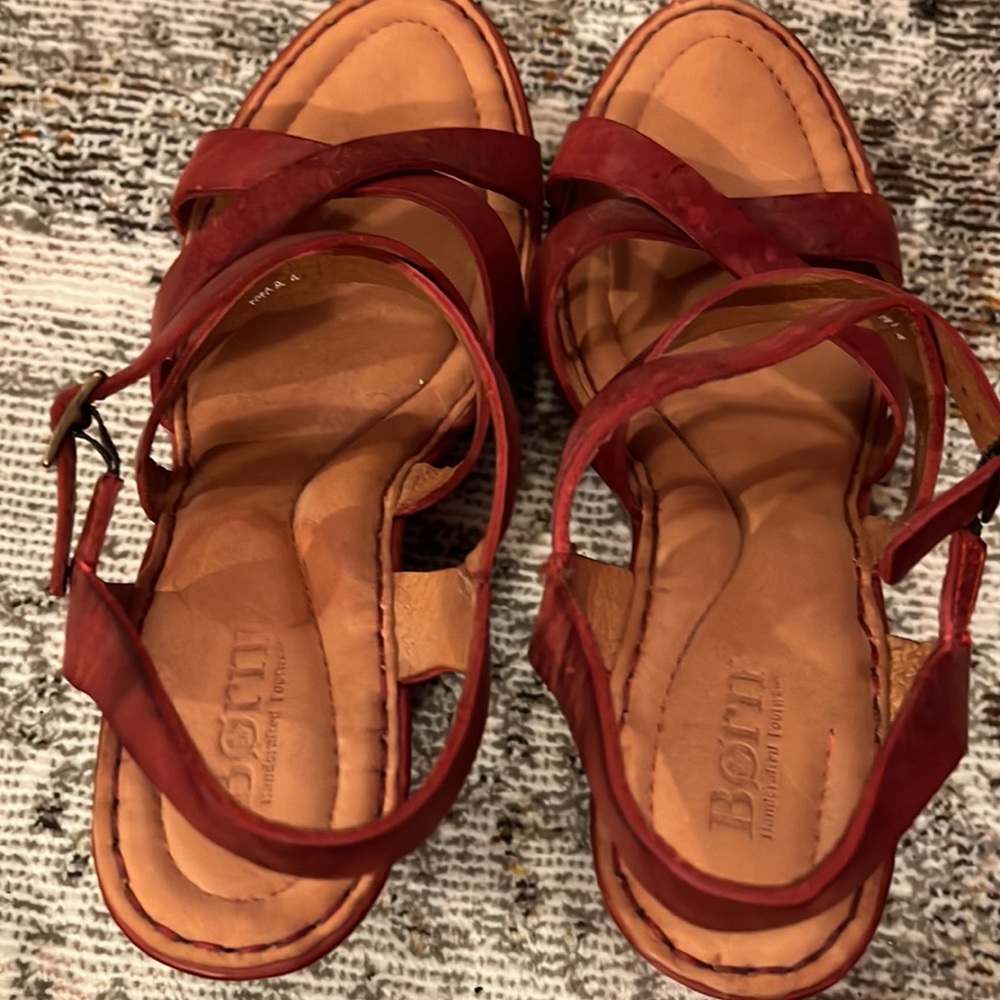Never worn wedge sandal - Picture 7 of 7